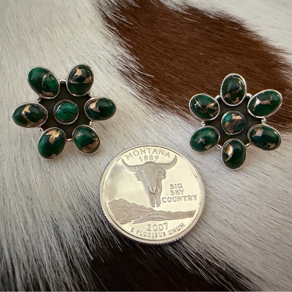 Green Floral Cluster Earrings with Gold Vein Accents - Picture 6 of 11